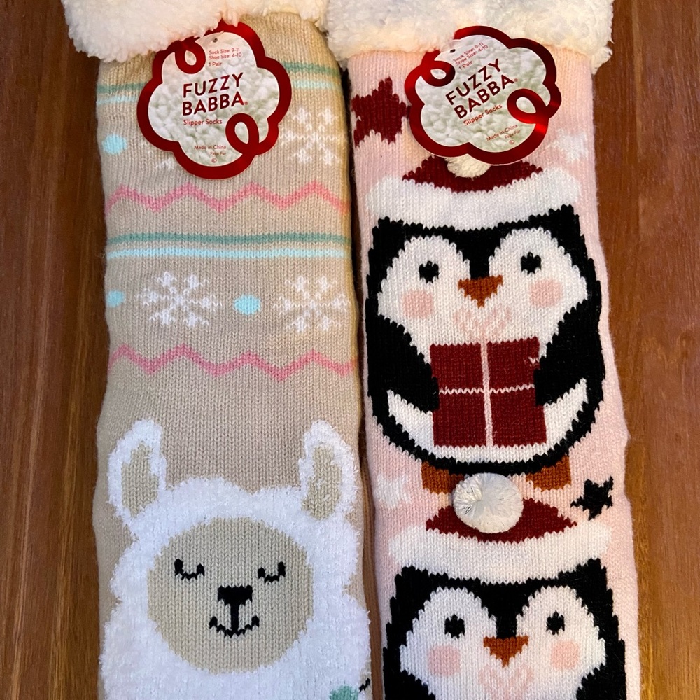 ⚡️SALE⚡️Women’s Fuzzy Babba Slipper Sock Bundle! Holiday Penguin & Llama